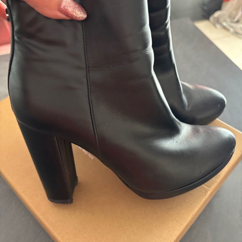 Buffalo leather ankle boots like new, size 38, black