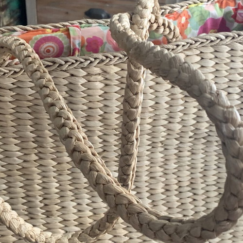 Straw bag like new with braided handles and colorful fabric lining