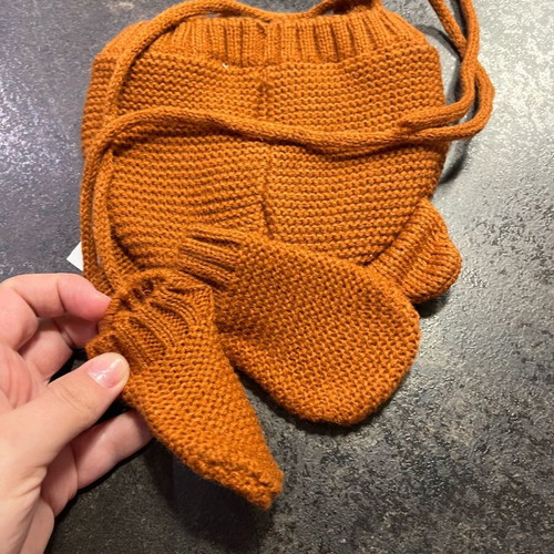 Baby set hat and gloves new, brick red with fleece lining