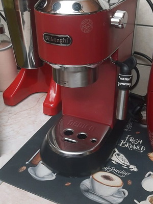 Καφετιέρα Delonghi εσπρέσο σαν καινούργιο με παρελκόμενα