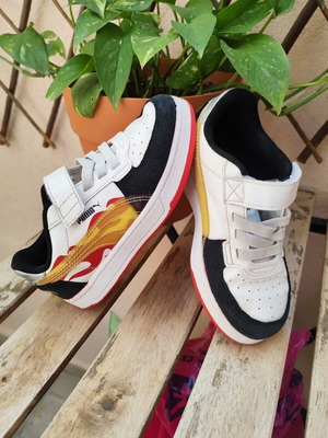 PUMA x Hot Wheels Caven 2.0 παιδικά sneakers σαν καινούργιο, μαύρο και άσπρο
