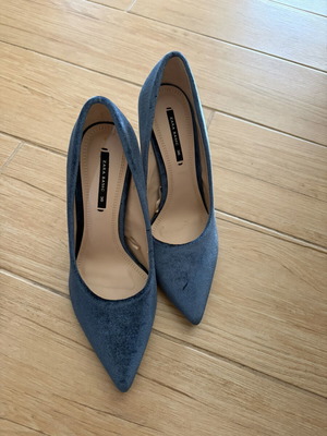 Zara suede pumps like new, blue, size 36