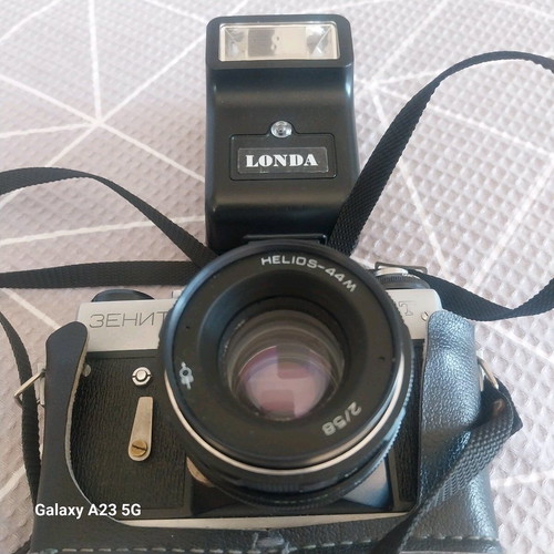 Zenit ET Camera with Helios 44M Lens and Londa Flash like new