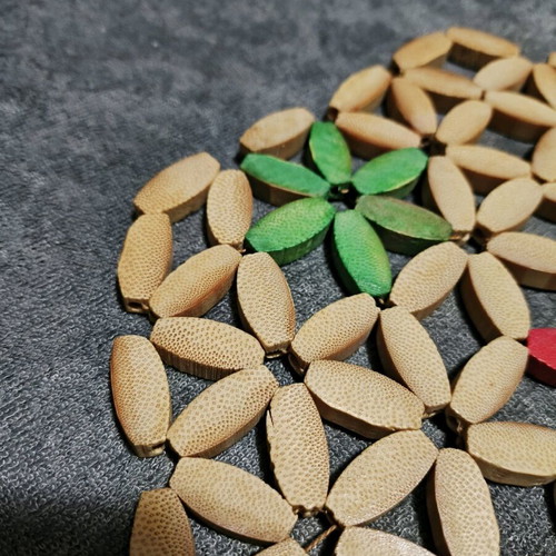 Wooden trivet like new for pots 18cm