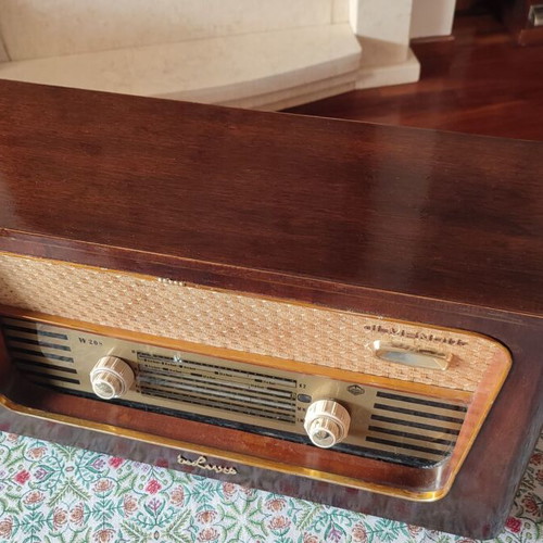 Vintage Antique Radio like new