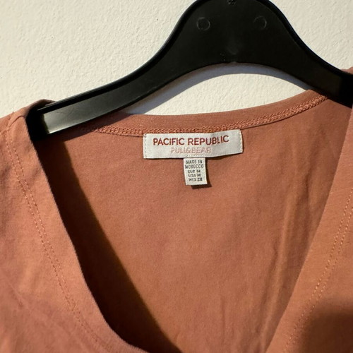 Pink short sleeve t-shirt like new, size M from Pull&Bear