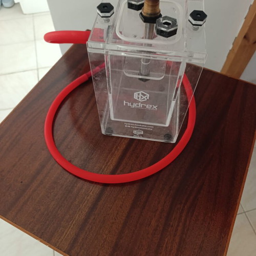 Hydrex hookah like new with clay bowl and hose