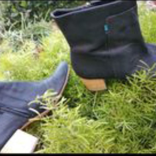 Toms leather ankle boots with wooden heel like new, size 38.5