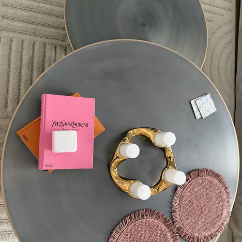 Chehoma Calgary metal round coffee tables set of 2 like new
