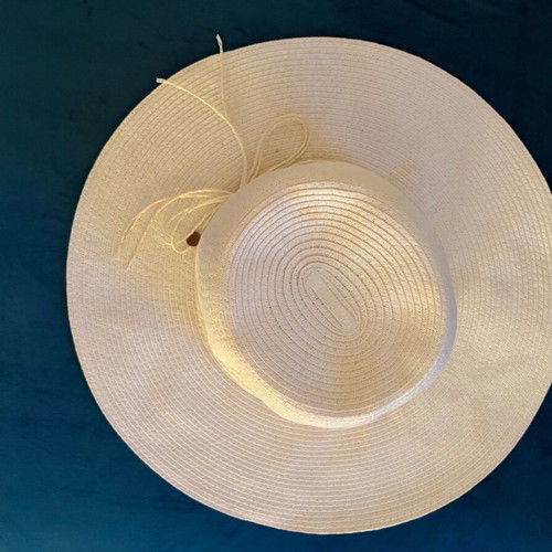 Women's white hat (hatelino) H&M like new