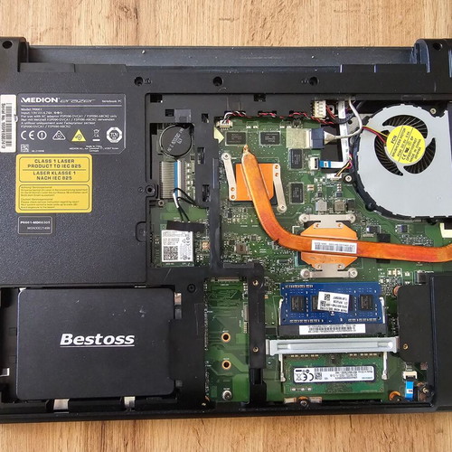 Medion Erazer P6661 laptop 15.6 inch Intel i5-6200U GTX 950M 8GB RAM 480GB SSD