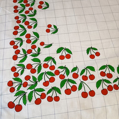 Vintage square tablecloth with cherries 130x130 cm like new