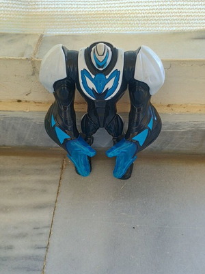 Max Steel figure used in very good condition