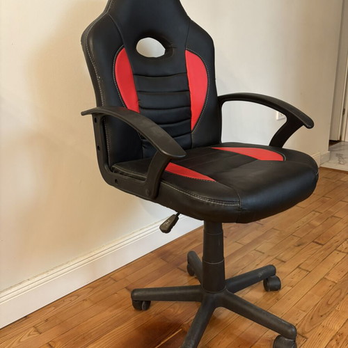 Gaming chair used, frame included