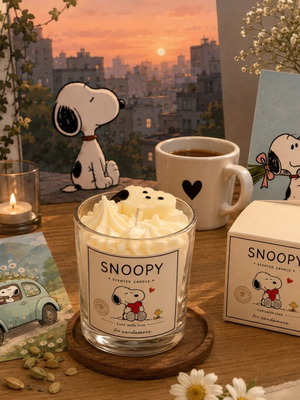 Snoopy candle with vanilla-soy scent, new
