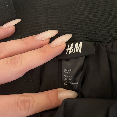 Mini black pleated skirt H&M like new, size medium