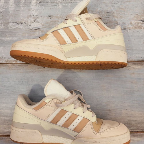 Adidas athletic shoes used, size 40, beige