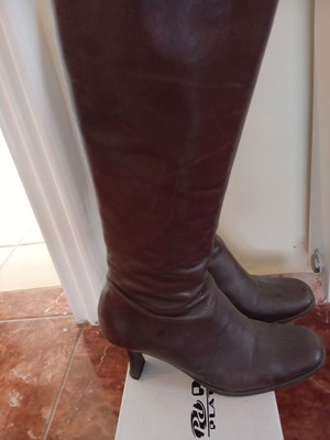 Knee-high boots brown used, size 37