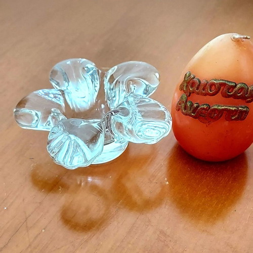 Easter decorative egg-shaped candle like new with glass base