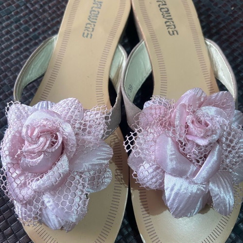 Women's slippers like new with pink flower, size 39
