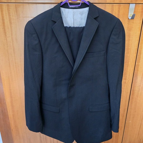 Aslanis suits like new, black