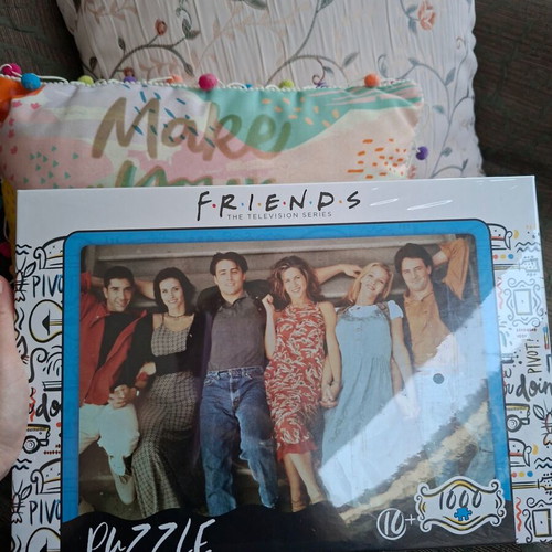 Friends puzzle new, 1000 pieces collectible