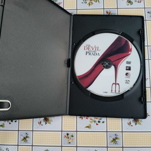 The Devil Wears Prada DVD used, subtitles