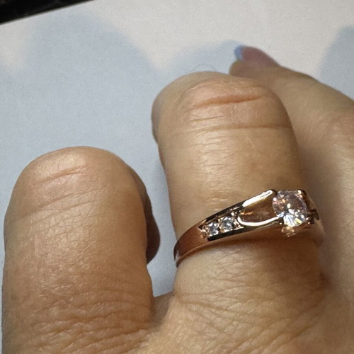 Ring with rhinestones, gold color