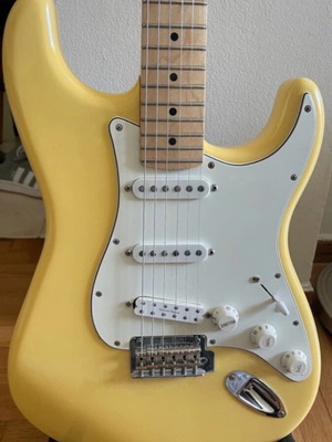 Fender Stratocaster 75th Anniversary electric guitar like new, Buttercream