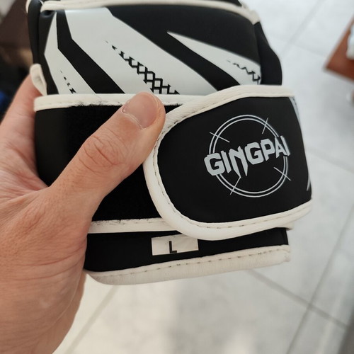 MMA gloves like new for sparring and training