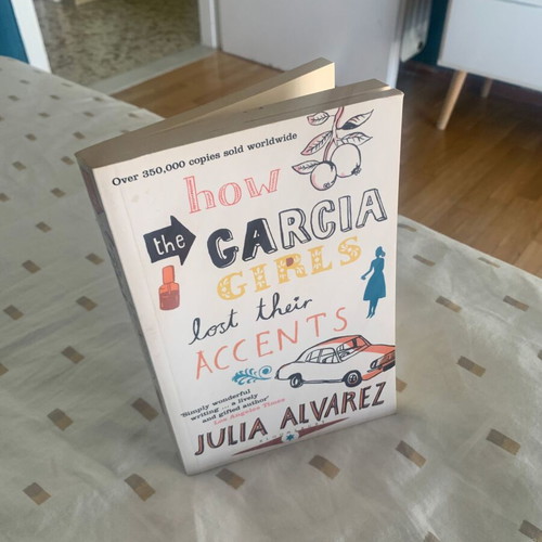 How the Garcia Girls Lost Their Accents by Julia Alvarez like new, English