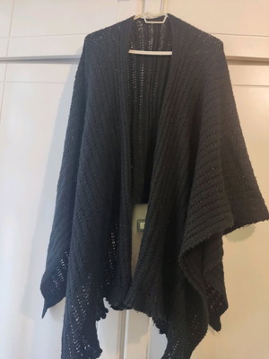 Knitted cape daily wear like new, black