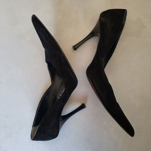 Black suede Italian pumps size 38 like new