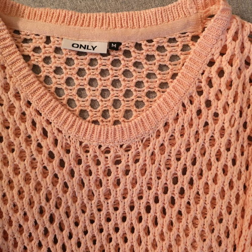 Only knitted spring pullover used, size M