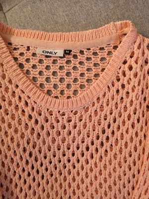 Only knitted spring pullover used, size M