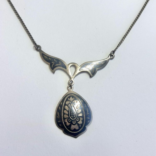 Vintage 925 silver necklace used with ornate pendant