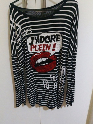 Mays And Rose striped blouse like new, size M, black and red