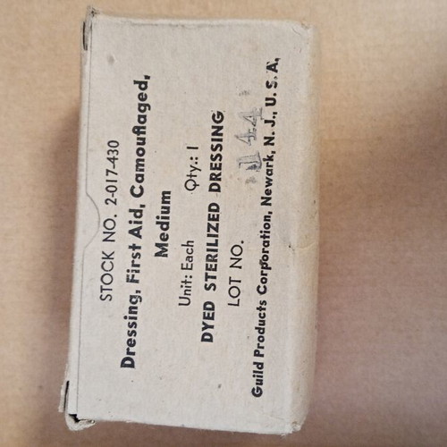 US Army WWII 1944 Field Dressing Medium size collectible, like new