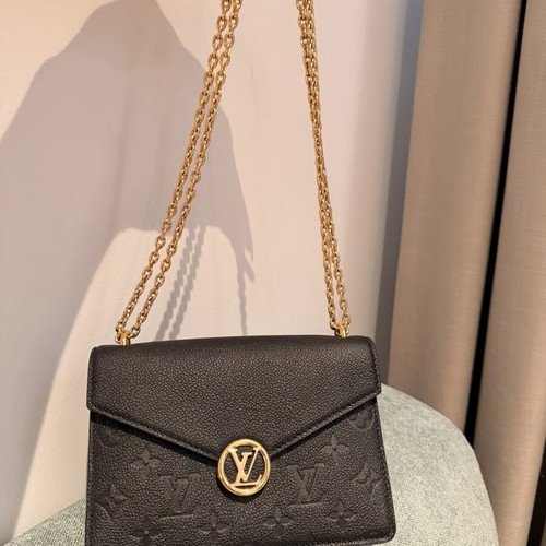 Rosy Wallet on Chain Louis Vuitton new, black and gold