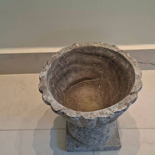 Ceramic planter gray like new