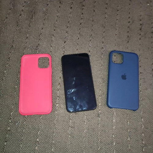Iphone 11 Pro 64 Gb used with 2 cases and screen protector