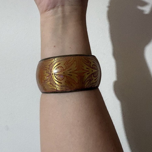 Metal bracelet used, gold color