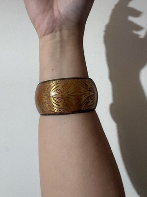 Metal bracelet used, gold color