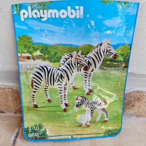 Playmobil 6641 Zebra Family City Life Zoo set like new