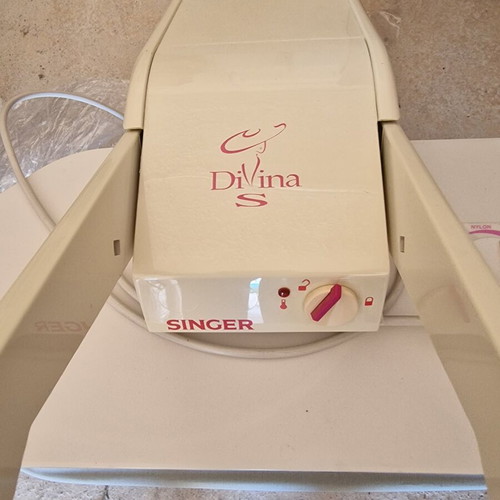 Divina S Singer ironing press like new with steam, 26x67 cm, 2200kW