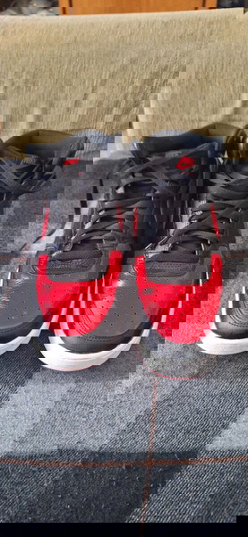 NIKE