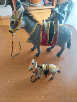 Table decorative donkeys like new