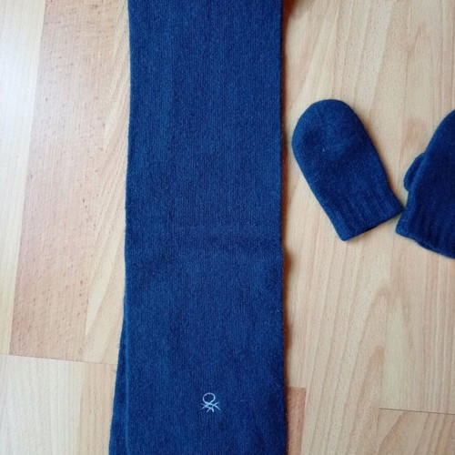 Benetton baby scarf and gloves set 0-2 years 92cm like new