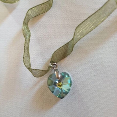 Heart Necklace new, dark green with small sparkling heart