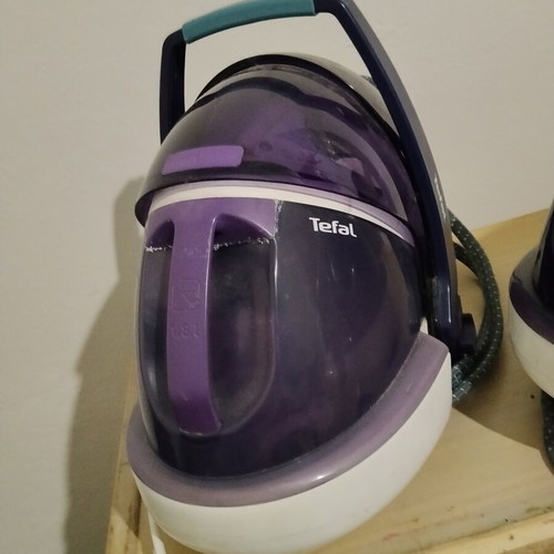 Steam iron like new, works normally